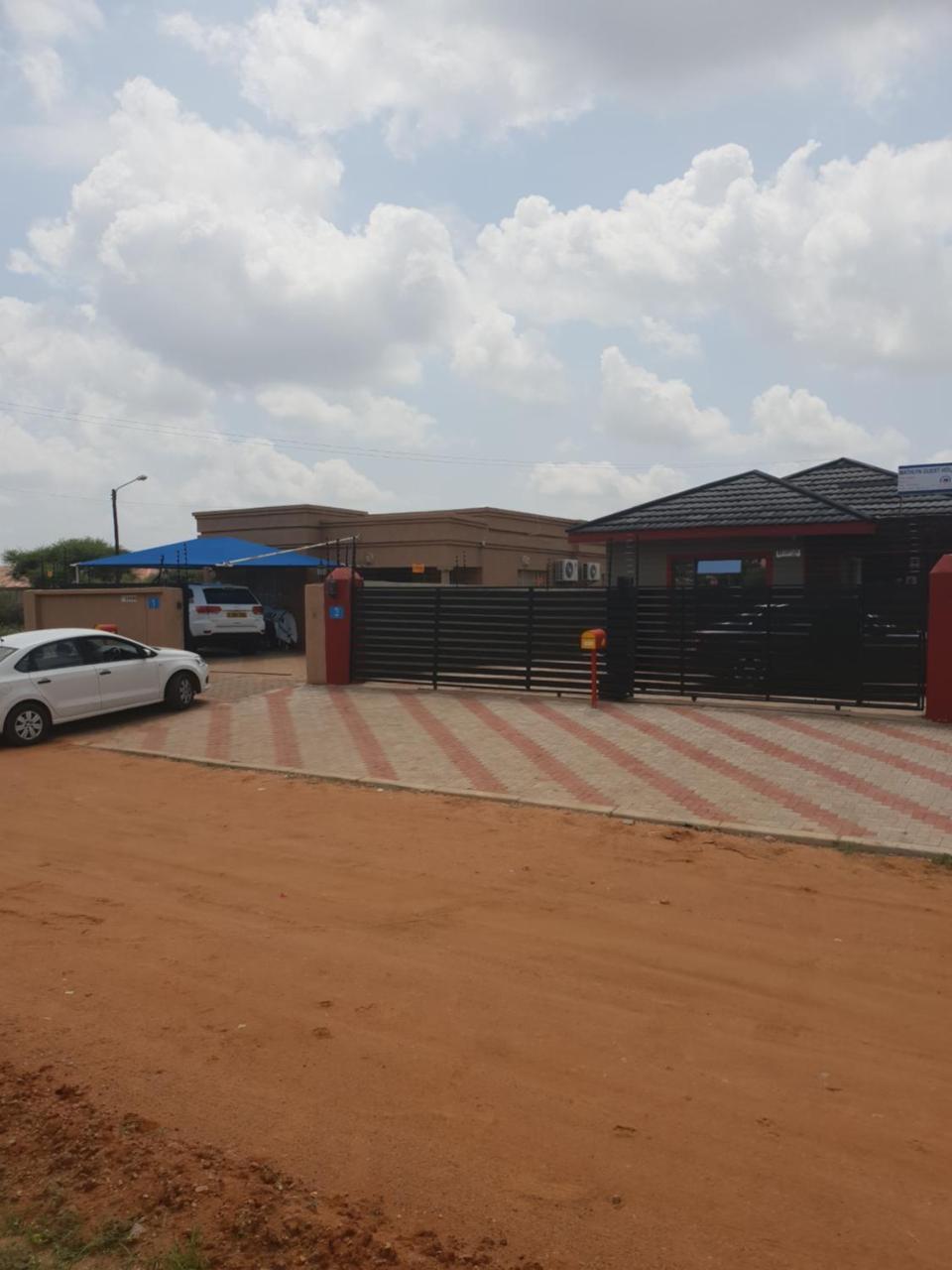 Mathlyn Guesthouse Gaborone Exterior photo